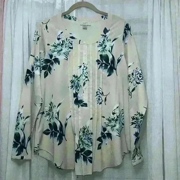 NWOT Loft Small Polyester Blouse Cream Green Blue Item# AV - Picture 1 of 4